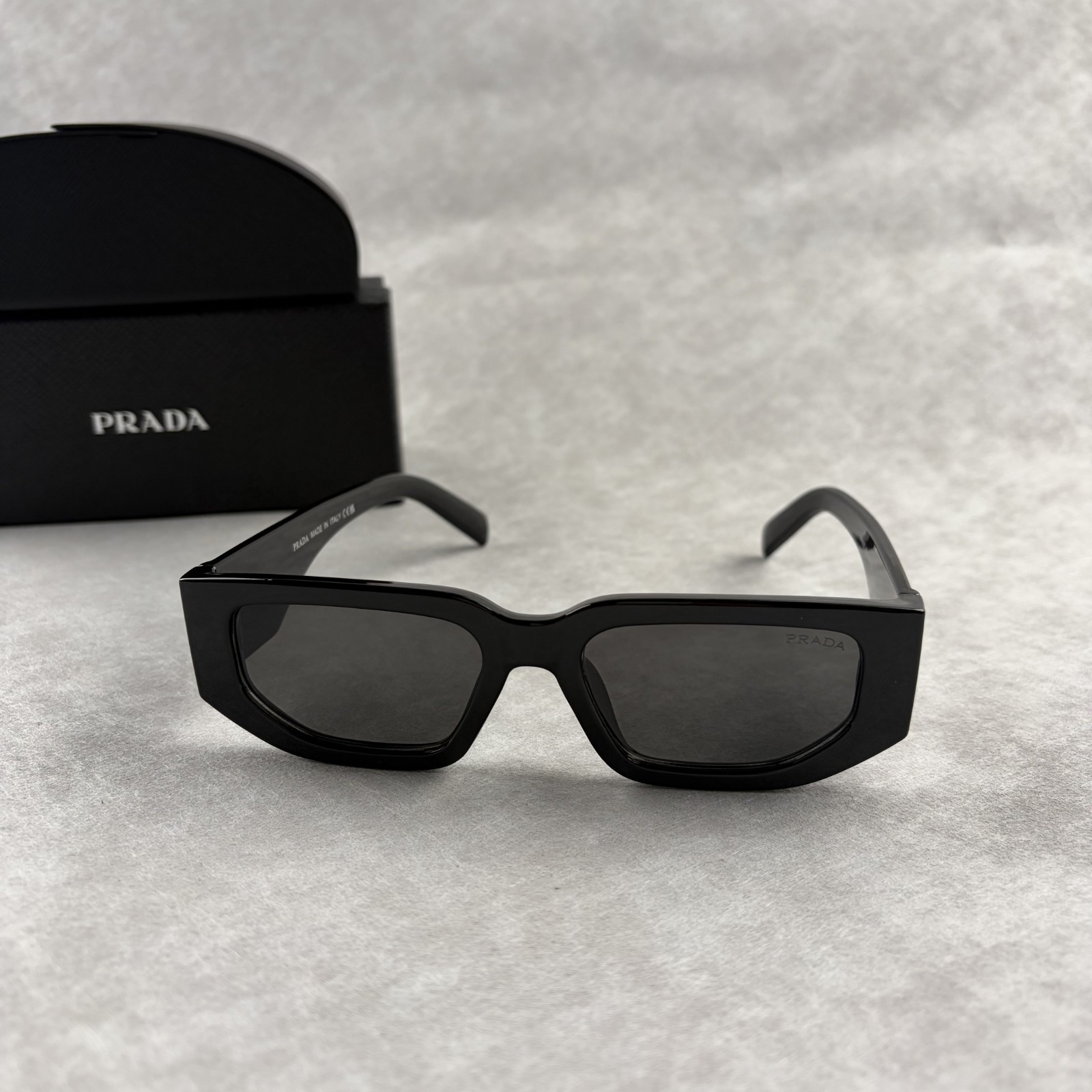New In Box – Prada Rectangular Sunglasses for Men & Women Modern Fashion Shades
