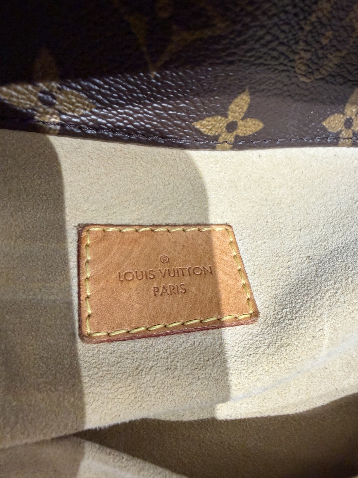 Louis Vuitton Artsy MM Monogram Canvas Leather Tote Shoulder Bag Purse Handbag