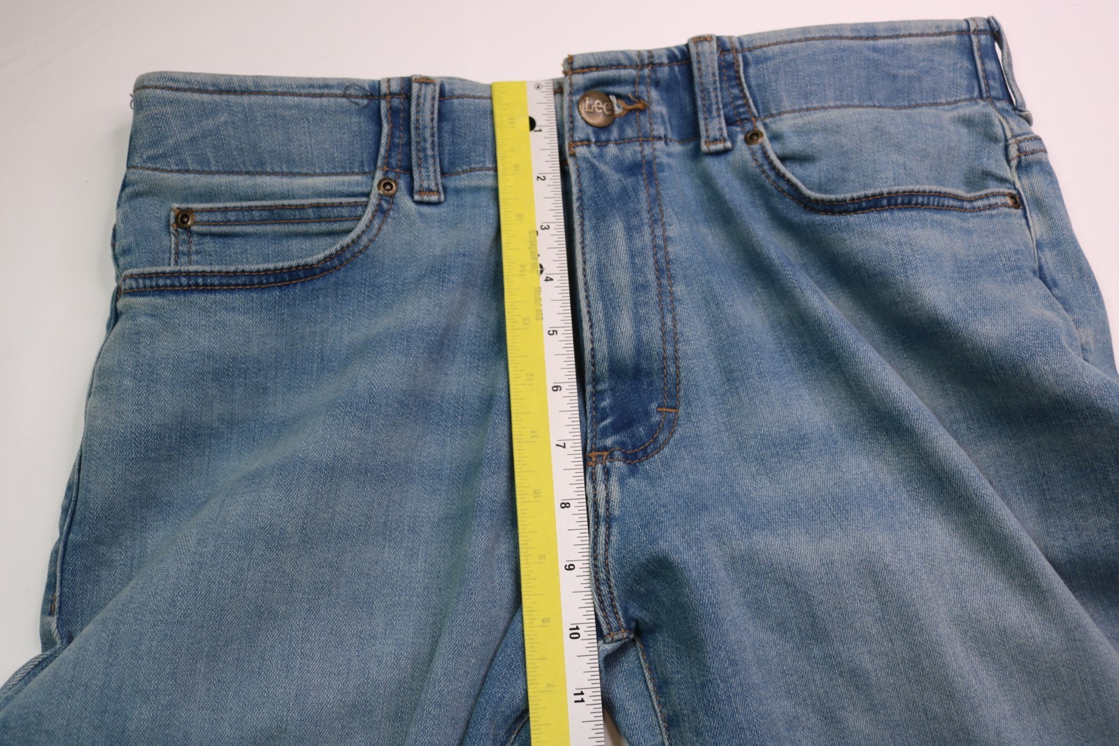 Lee Extreme Motion Straight Taper Men’s Jeans – Size 34Wx35L – Color Blue