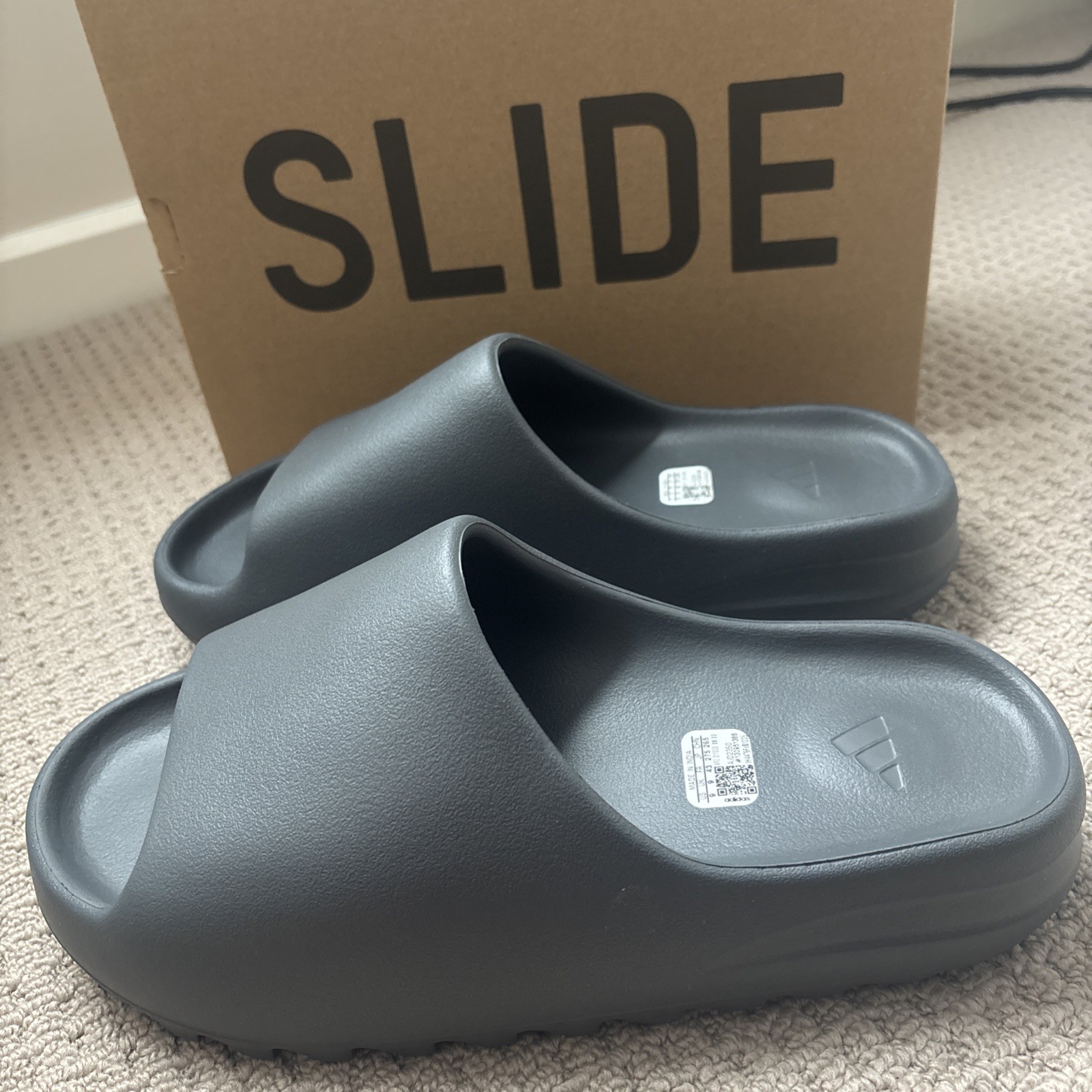 ADIDAS YEEZY SLIDE ‘SLATE GREY’ – SIZE 9 MENS US – BNIB – DEADSTOCK!!