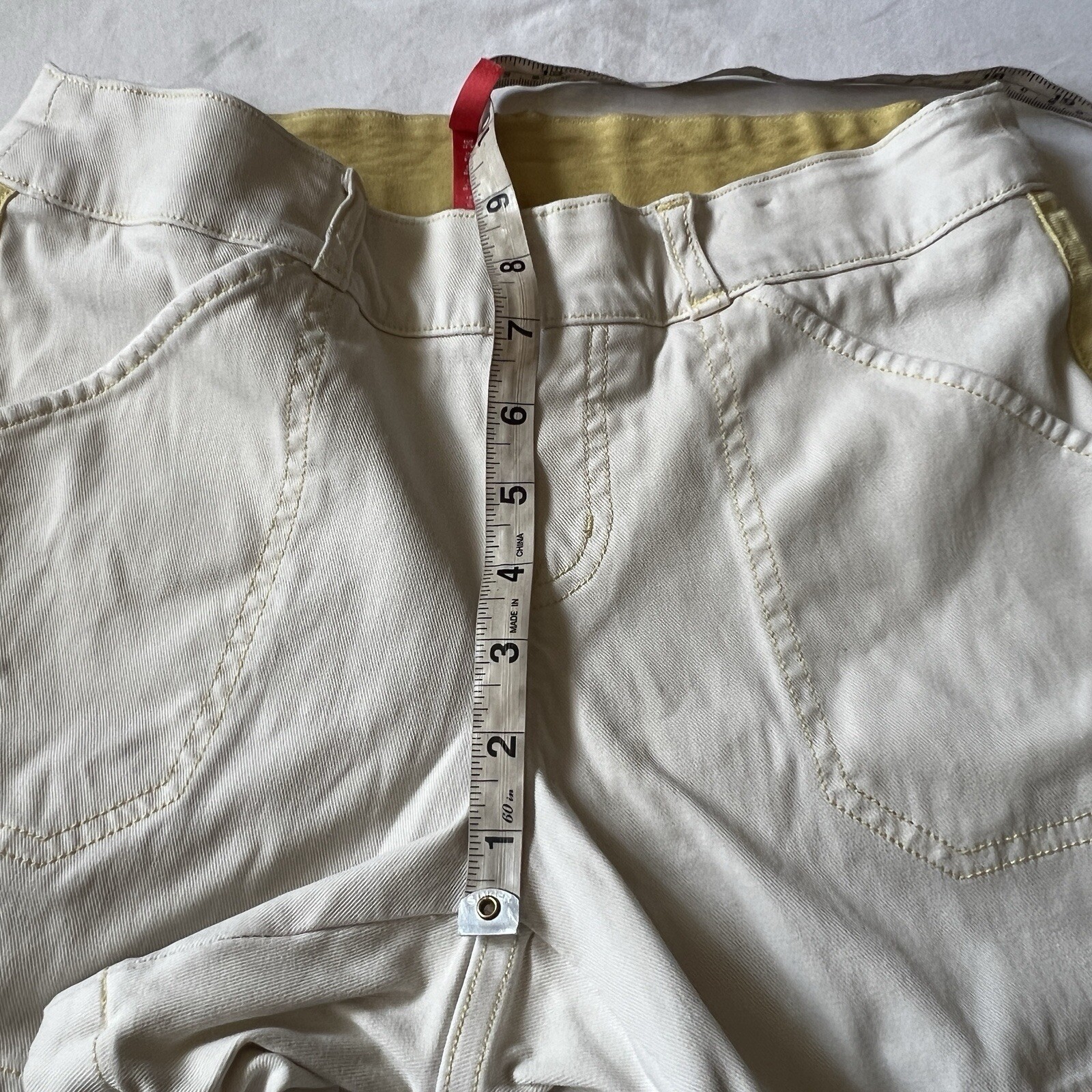 Spanx Stretch Twill Shorts Pull On Ivory W/Yellow Trim Women’s Size SP 26W