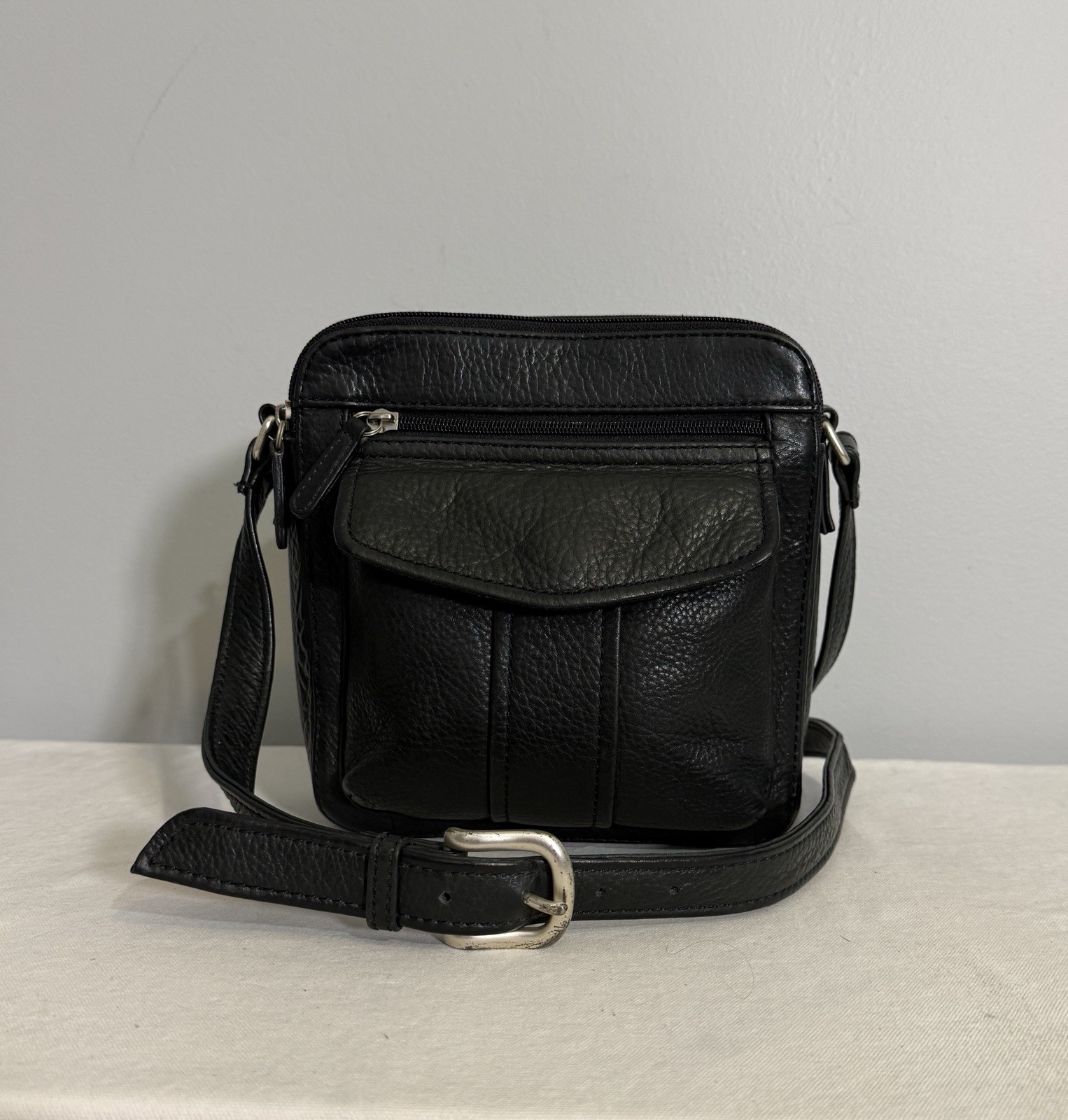 Fossil Vintage Black Leather Crossbody Bag Organizer Purse Shoulder Bag 75082