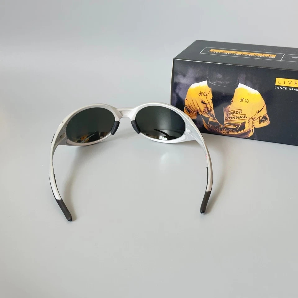 Vintage Oakley Eye Jacket Redux OO9438 Silver Frame Silver Mirror Sunglasses Y2K