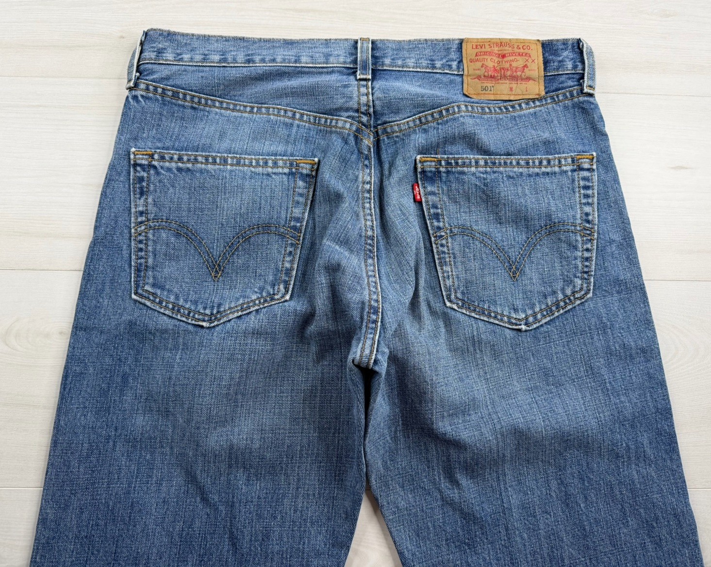 Vtg Levis 501xx Jeans Straight Button Fly Blue Medium Wash 2000s Y2K Mens 34×32