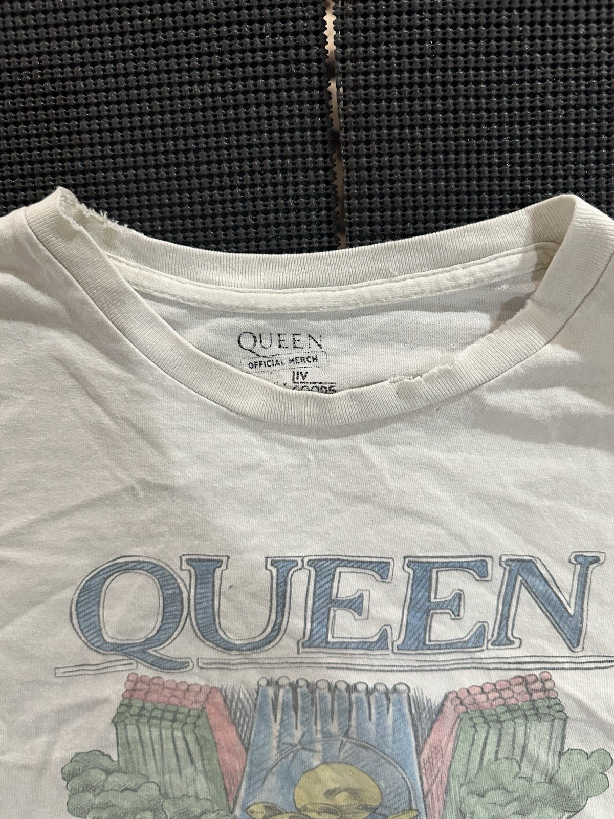 Queen Tour 80 Band T Shirt Mens XL White Official Merch Rock Graphic Distressed