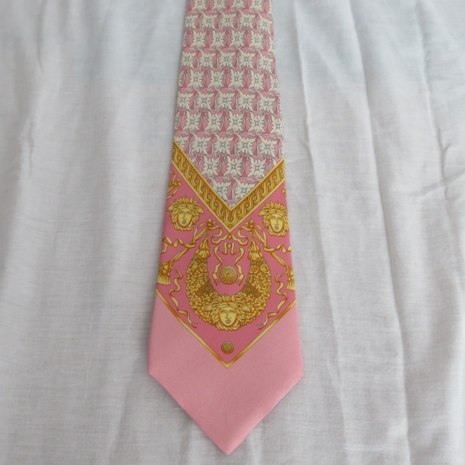 GIANNI VERSACE silk tie Medusa Baroque print Fabulous Shades of Pink, White Gold