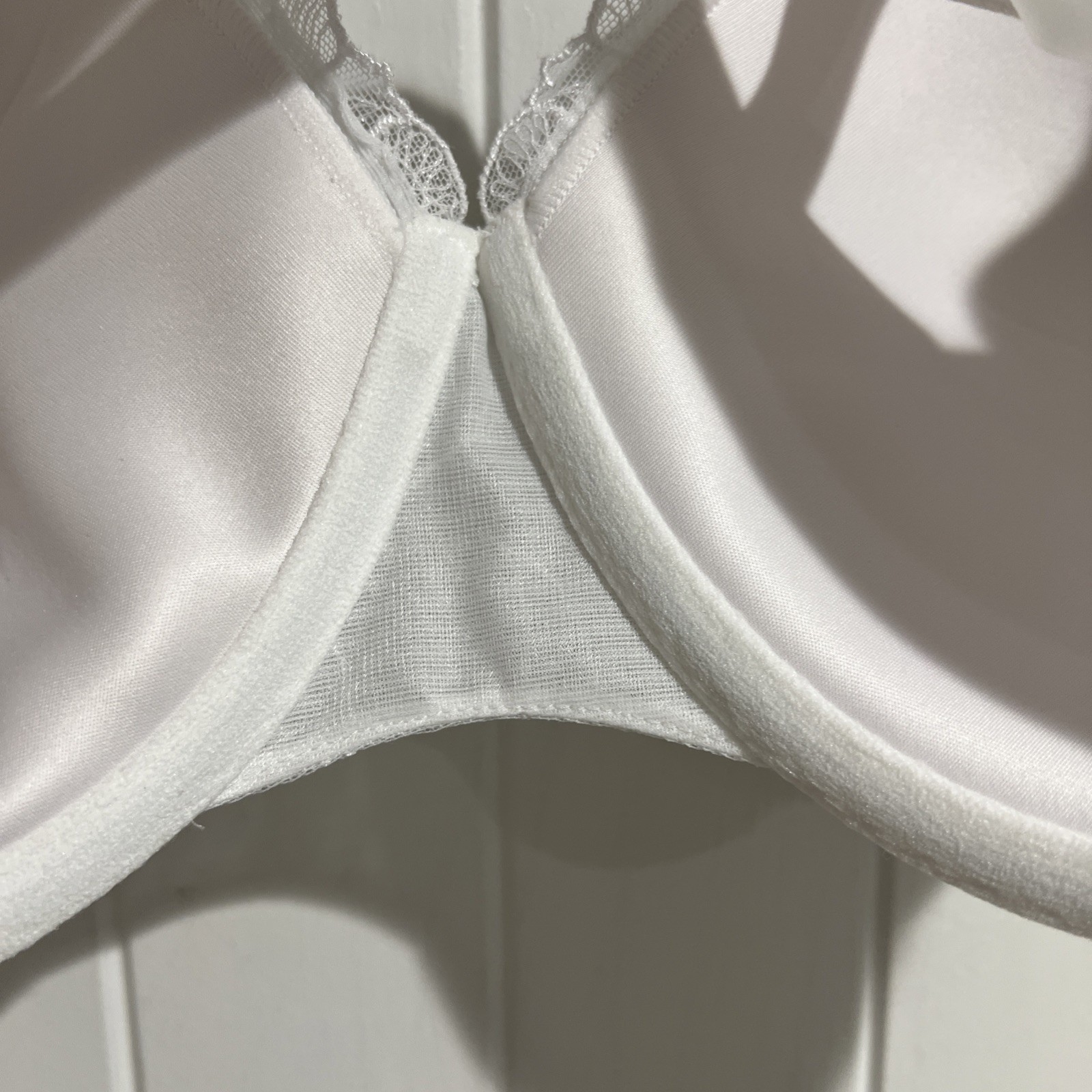 Playtex Gorgeous Lace Embroidered Underwire Support Bra White Style 7576 Sz 44D