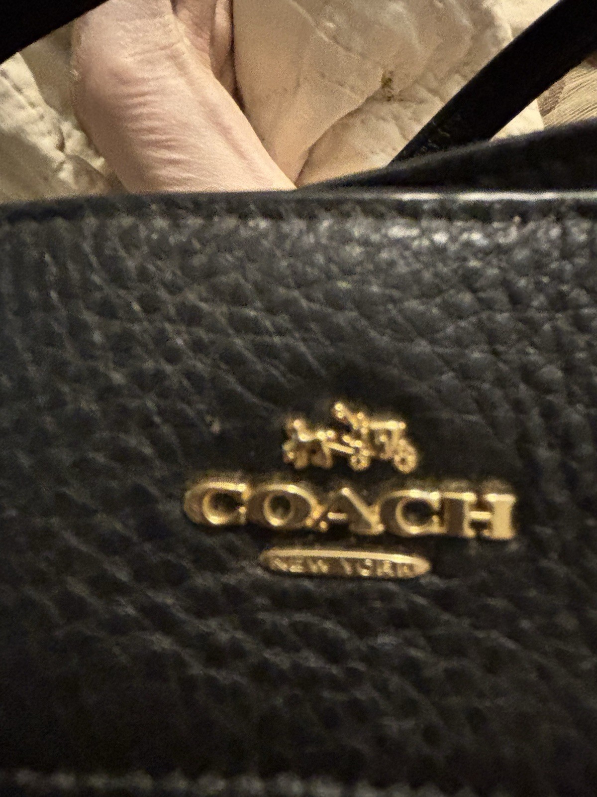 Coach Black Pebbled Hobo Shoulder Bag Zip Magnetic Lined Inner Pockets Gold