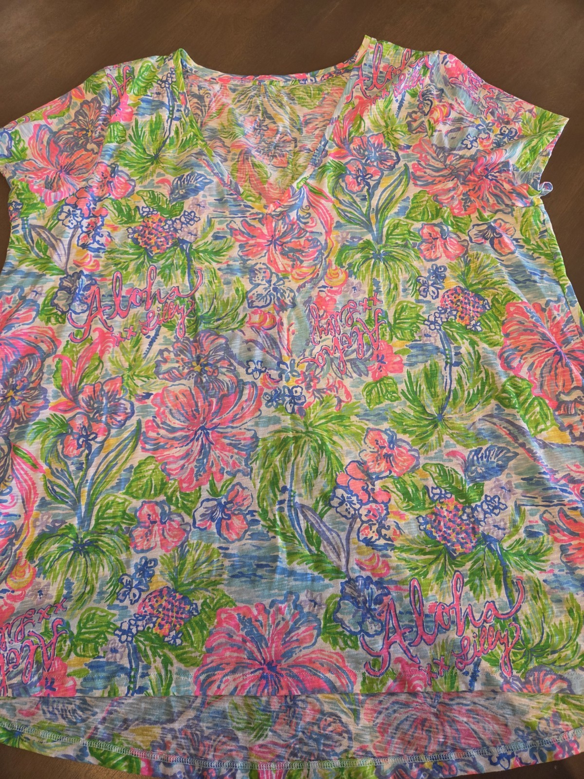Lilly Pulitzer Women’s 2XL Etta T Shirt With Aloha LILY Pattern