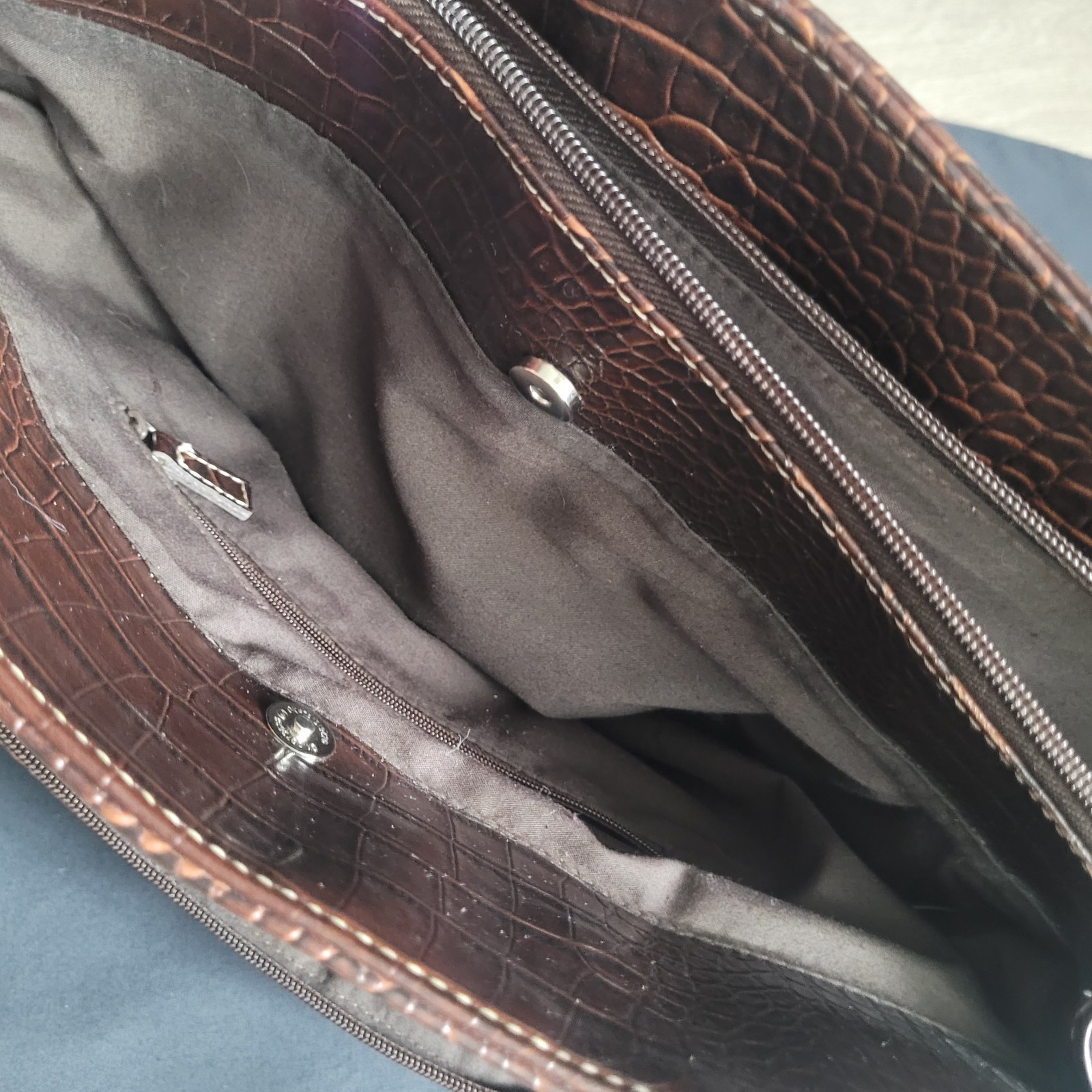 Vintage brown Genuine leather crocodile shoulder tote purse