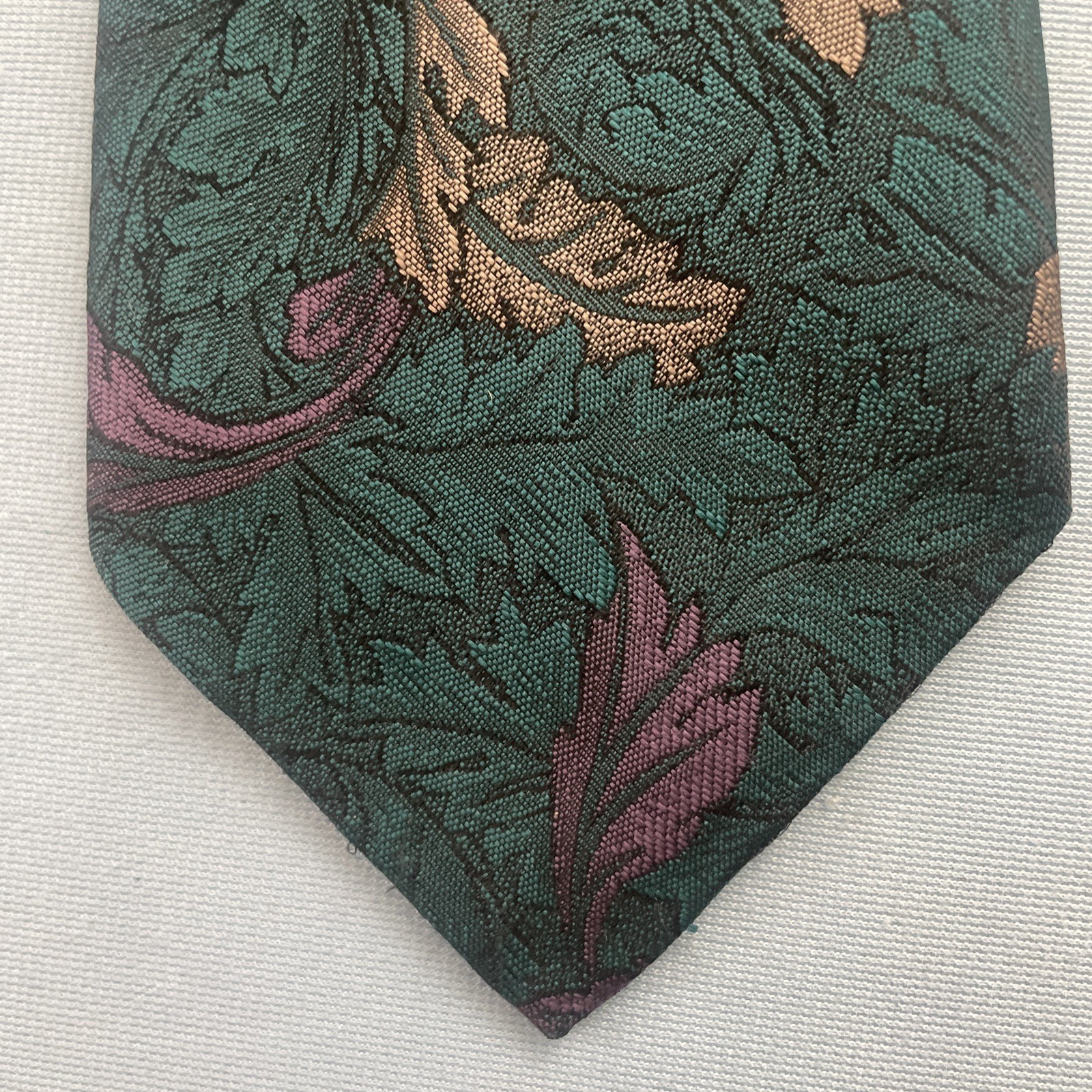 Vtg Necktie Editions Van Heusen Tie Brocade Floral MCM Poly Silk Texture 3×59″