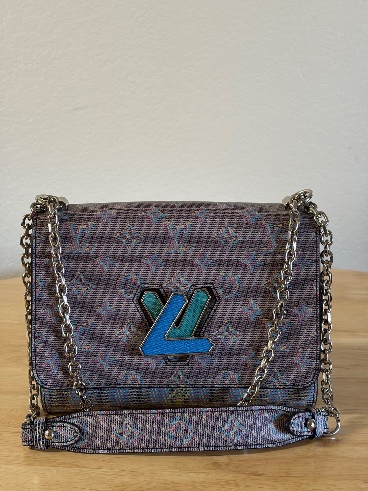 Louis Vuitton Twist MM, Limited Edition LV Pop 3D, Optical Illusion Monogram