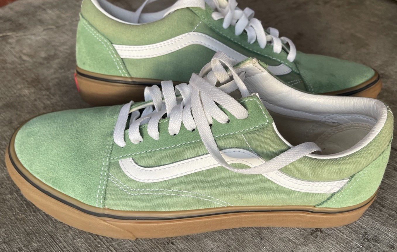 VANS Old Skool, Size 9.5 Skateboarding Sneakers Excellent Condition Green Suede