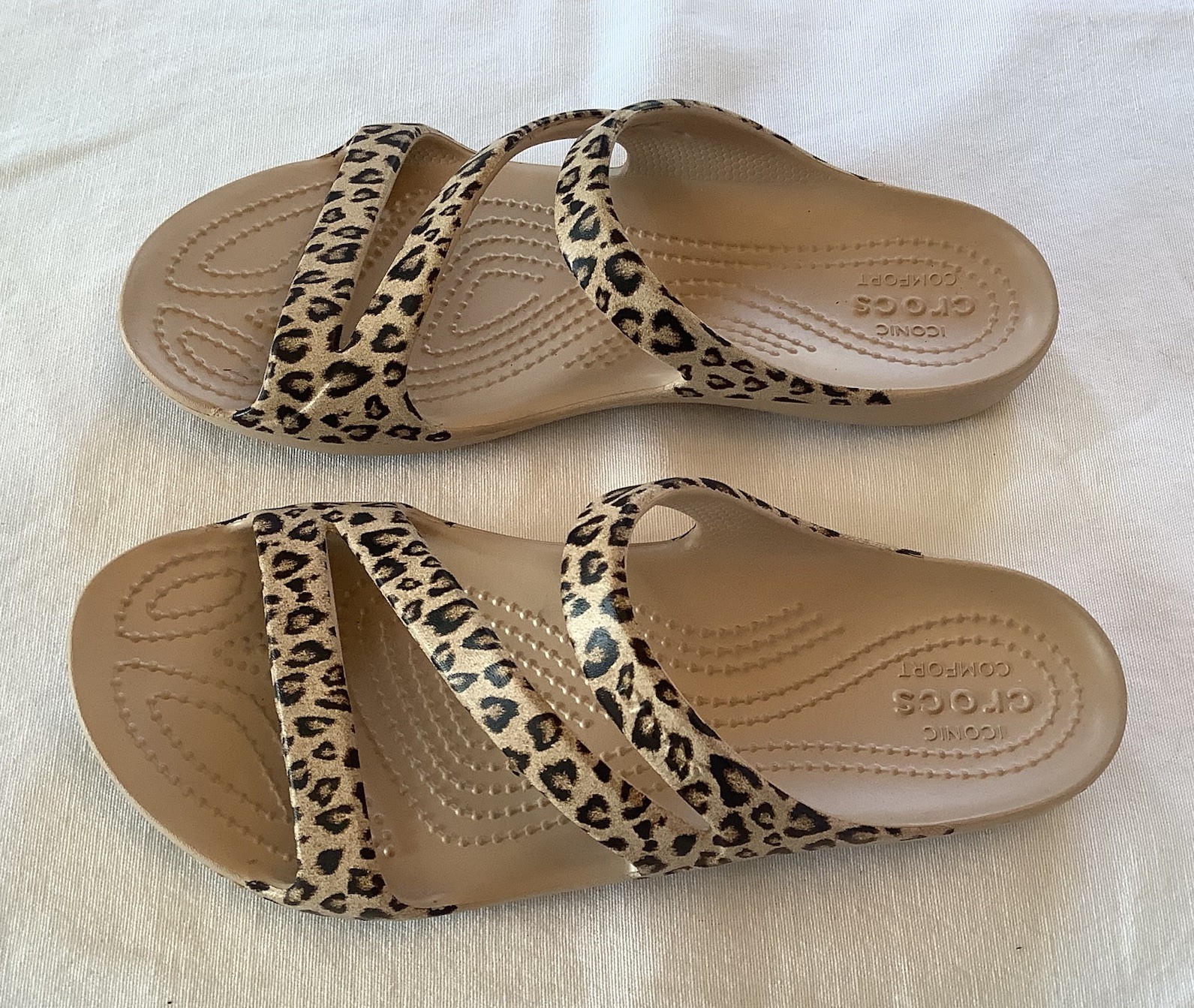 Crocs Kadee Cheetah Print Strappy Sandals Womens Size 7 Tan Animal Print