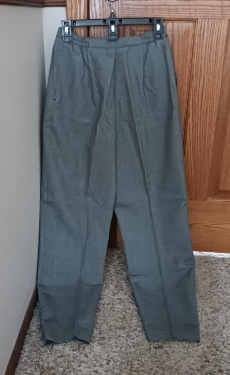 FASHION STAR WOMENS PLEATED BLACK GEOMETRIC SLACKS/PANTS- SIZE 10 SP – 26″ Waist