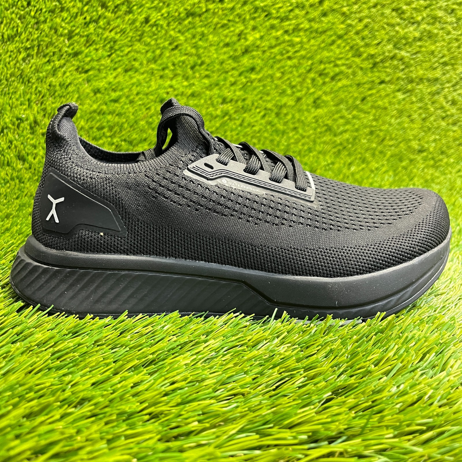 Flux Footwear Adapt Waterproof Runner Stealth Black Womens Size 8 Walking Shoes