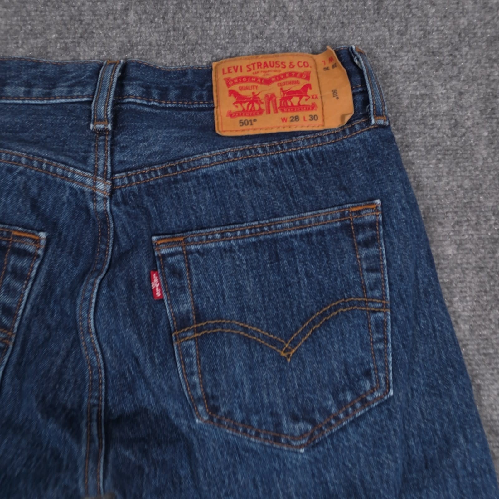 Levi’s 501 Original Fit Jeans Mens 28×30 Dark Blue Wash Button Fly Straight Leg