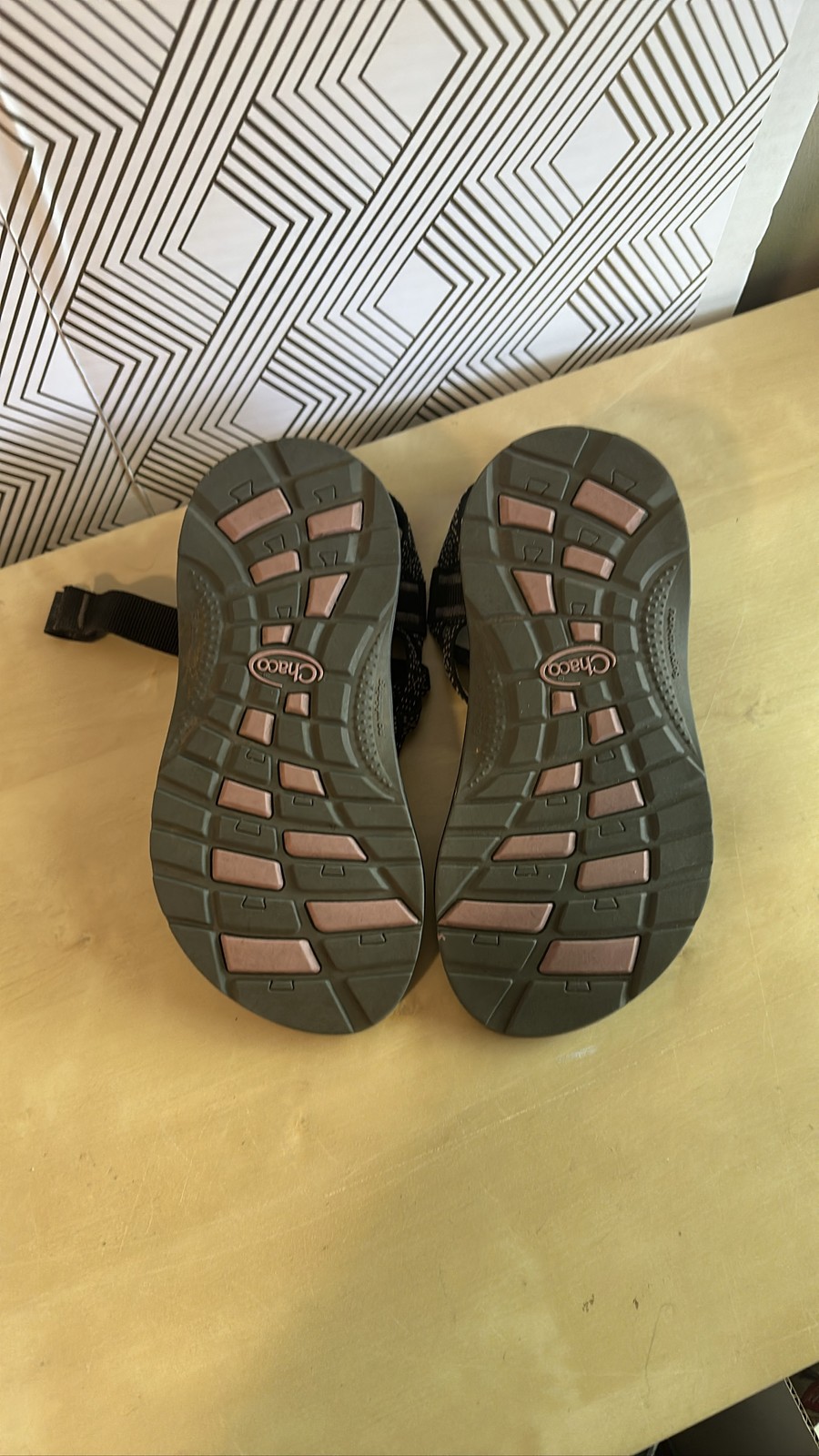 Chaco Kids ZX1 EcoTread Black White Strappy Hiking Sandals Youth Size 2