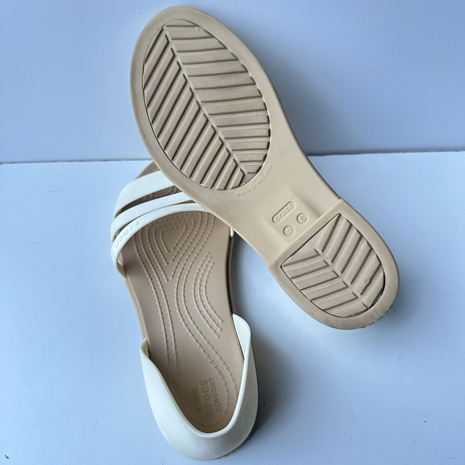 Crocs Sandals Tulum Toe Post Gold Open Flat Casual Travel Beach Slip On Sz:6