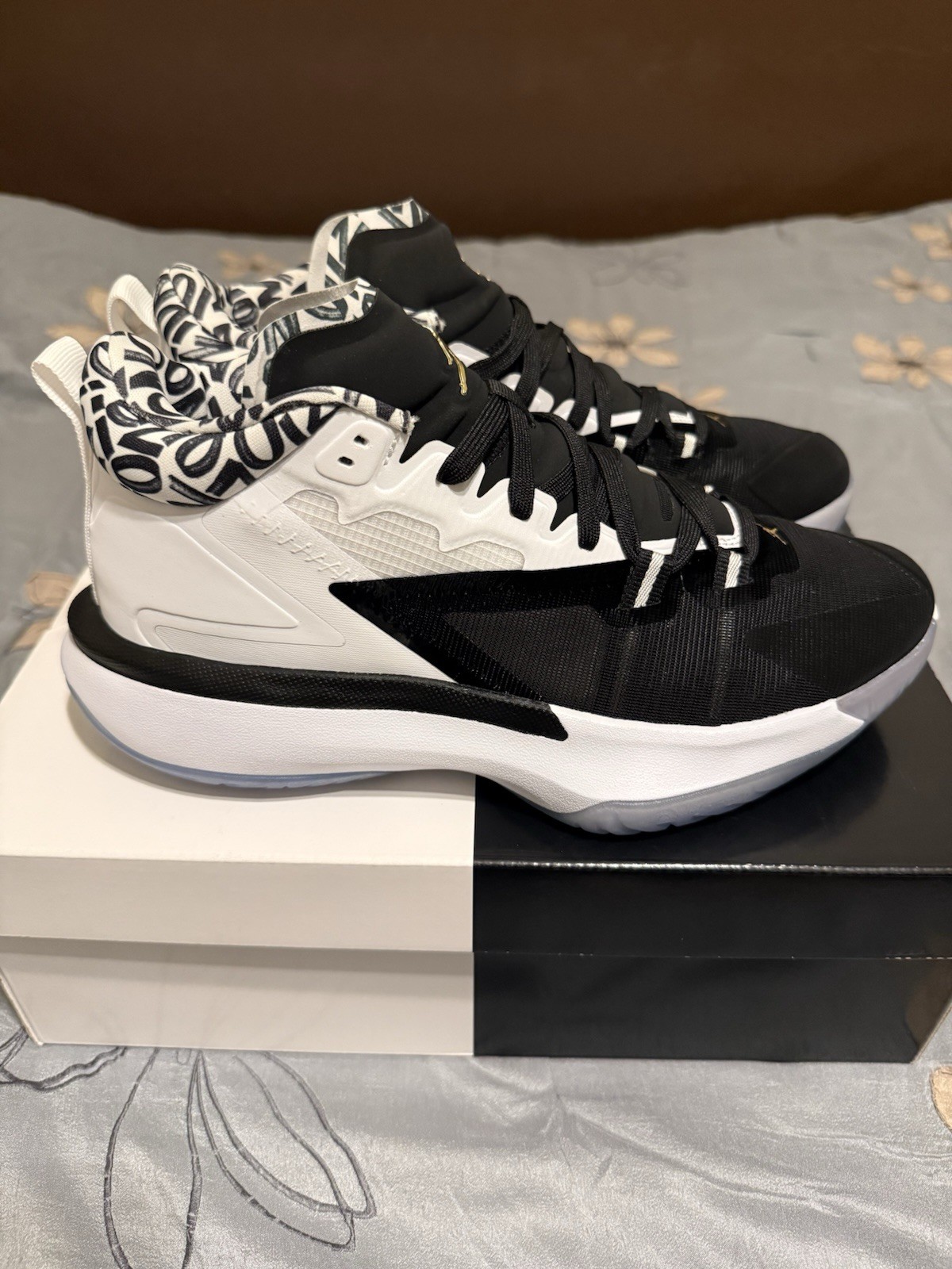 JORDAN ZION 1 I WHITE BLACK METALLIC GOLD DA3130 002 Men’s SZ 9.5 NEW W Box