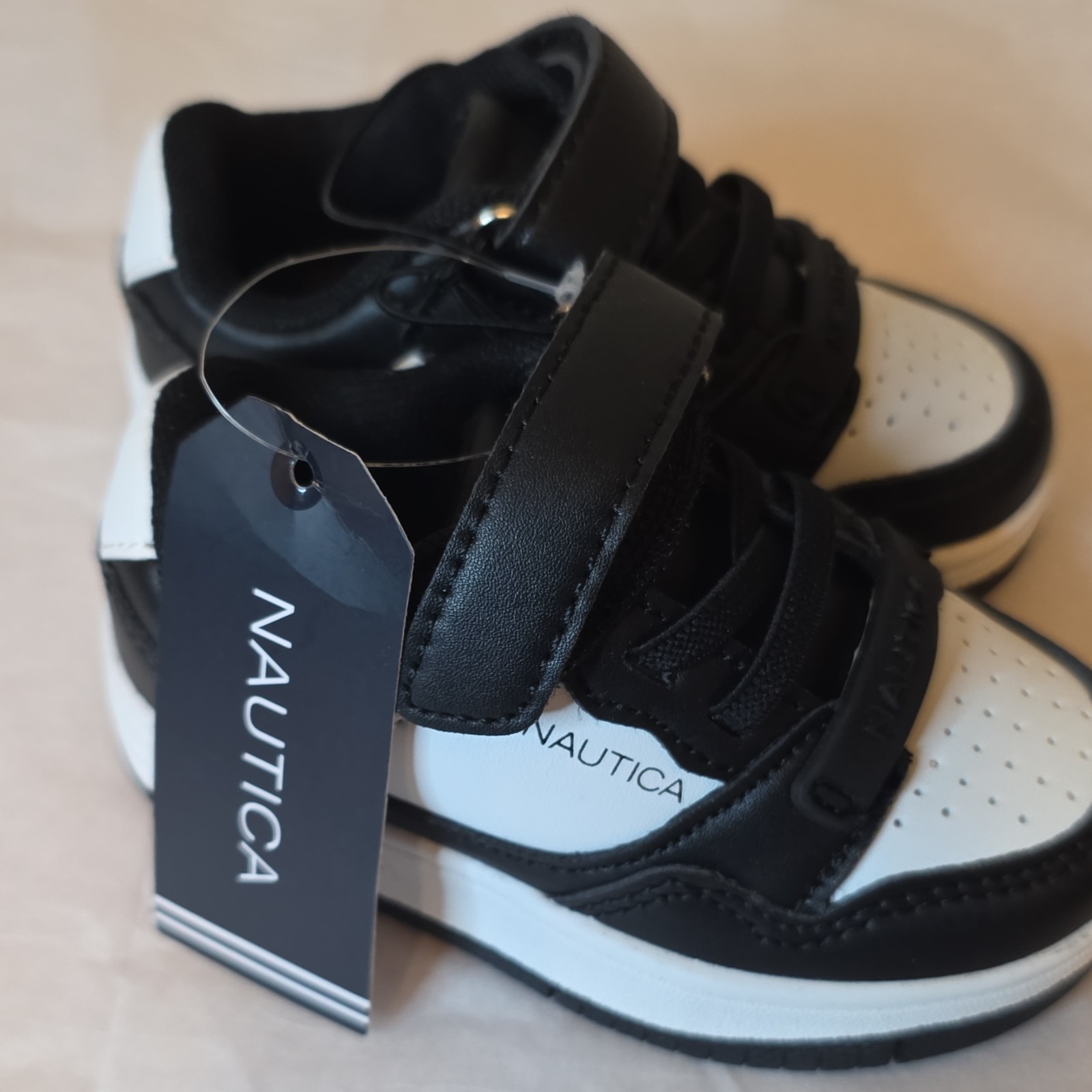 Nautica Seaspray V Black/White Colorblock Hook & Loop Low Top Kids US 5