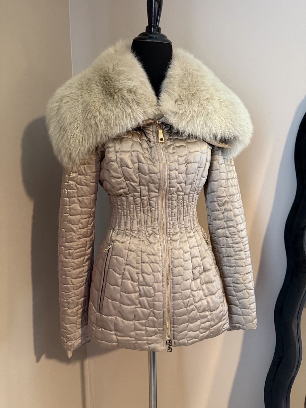 Prada Women’s Beige Mid-Length Quilted Fох Fur Trim Full Zip Jacket 40 (xs-s)