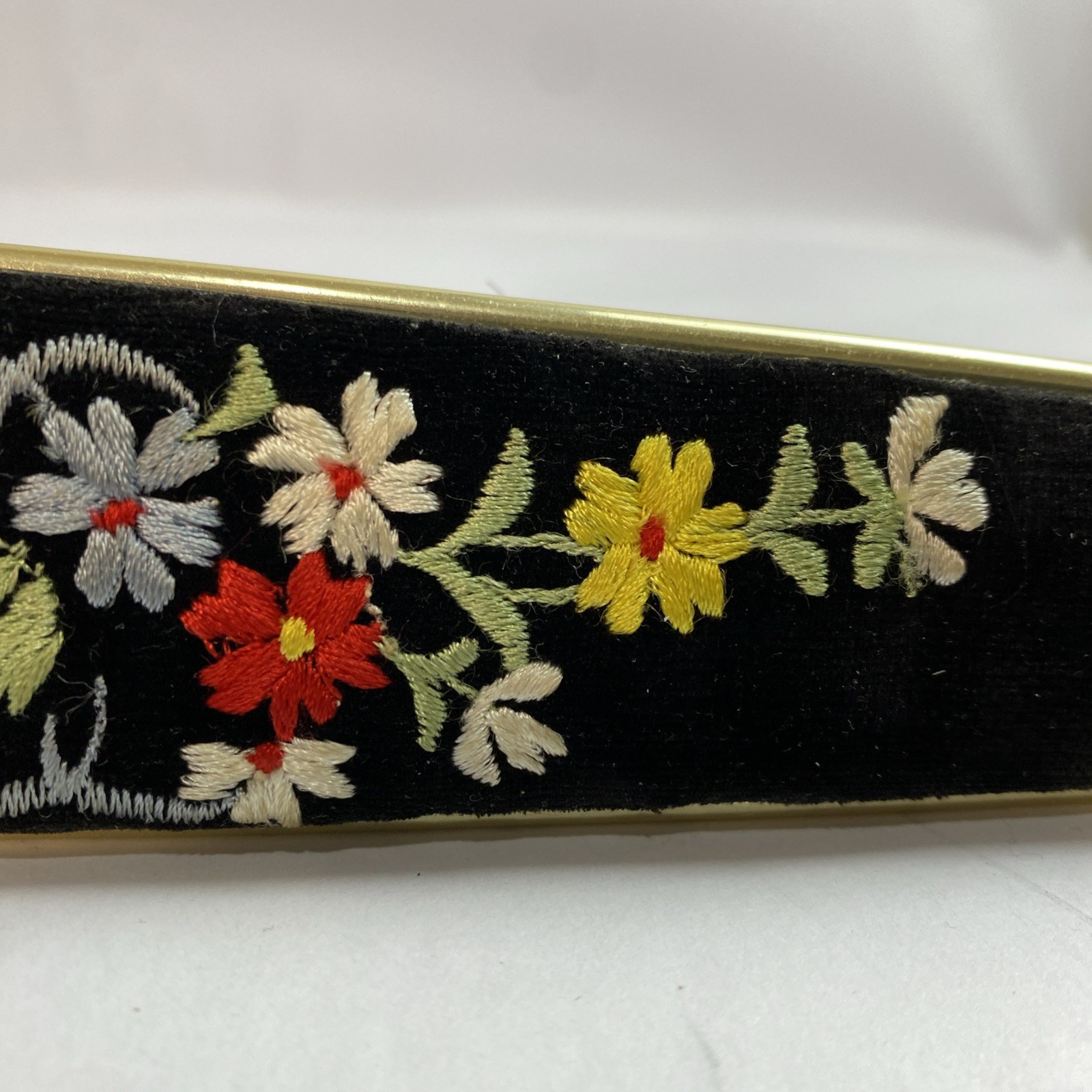 Vintage Embroidered Floral Clothes Brush Velveteen Back Hangable 10.2″