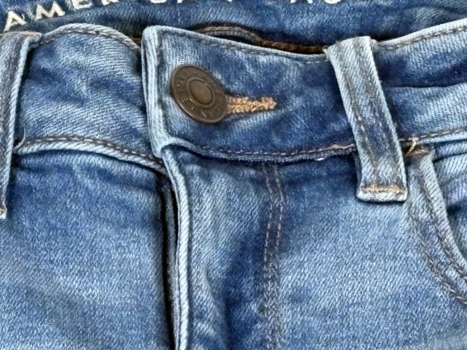 American Eagle jegging women 2 distressed skinny light wash frayed hem Tight