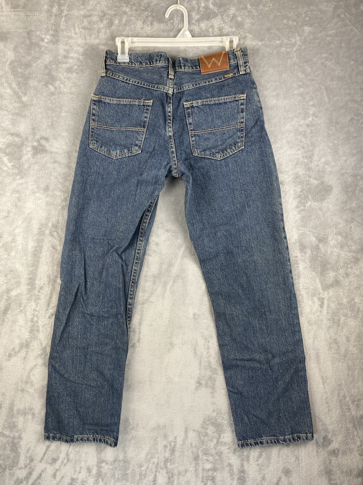 Genuine Wrangler Men’s Regular Fit Blue Jeans Size 29 x 30 (measured 28 x 28.5)