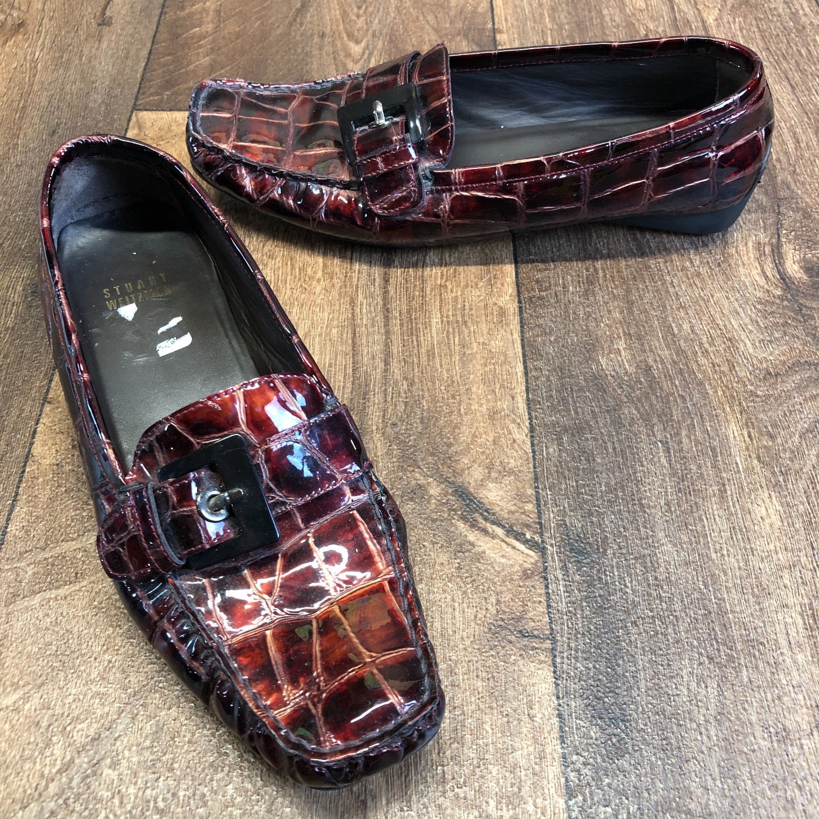 Size 9 M Women’s Stuart Weitzman Patent Leather Croc Embossed Red Loafer Casual