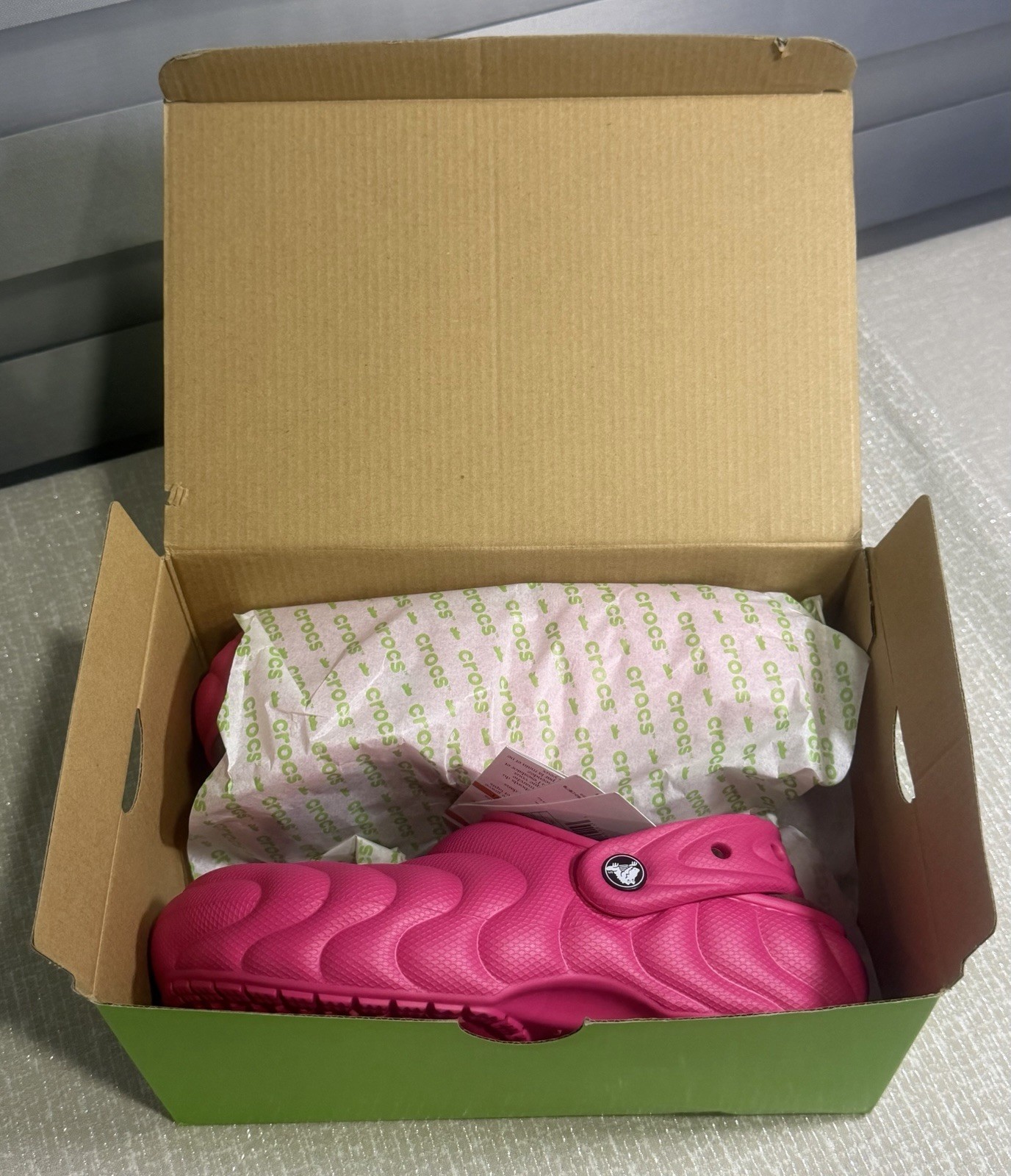 CROCS Classic Lined Overpuff Clog Slip On Dragonfruit Pink 210059 UNISEX W6/M4