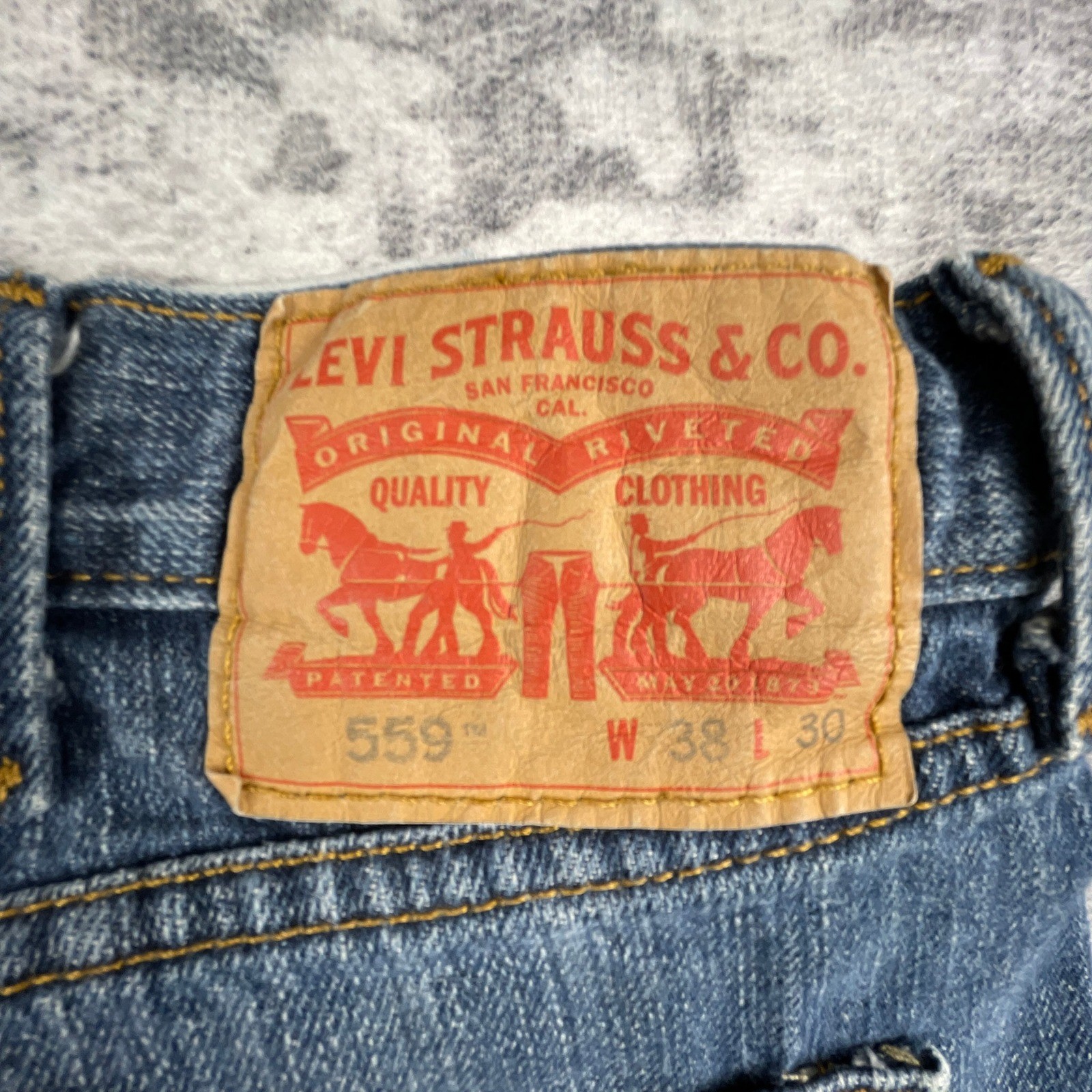 Levis Strauss 559 Mens 38×30 Relaxed Straight Leg Jeans Medium Wash Blue Denim