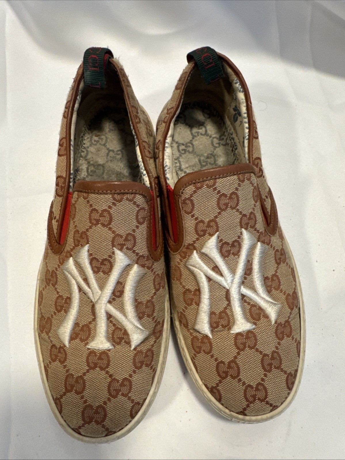 Gucci GG Supreme Monogram NY Yankees Slip-On Sneaker Beige/Red Men’s 10