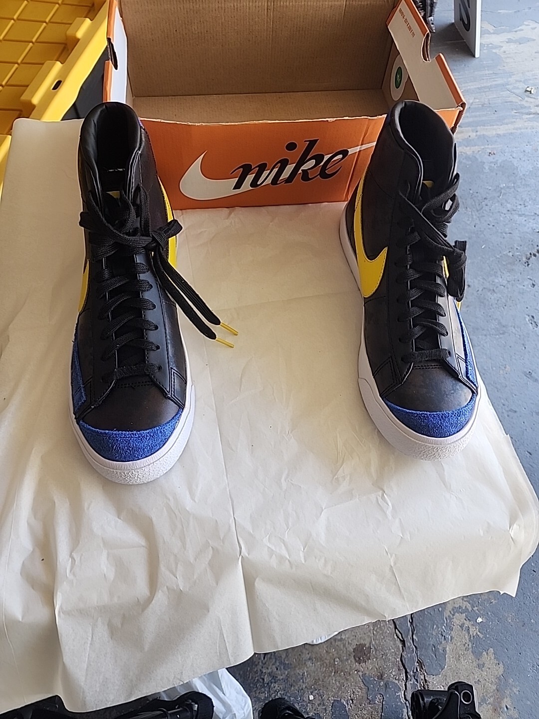 Nike Mens Blazer Mid 77 Vintage Shoes Black Yellow Blue Sz 10 DC1414-001