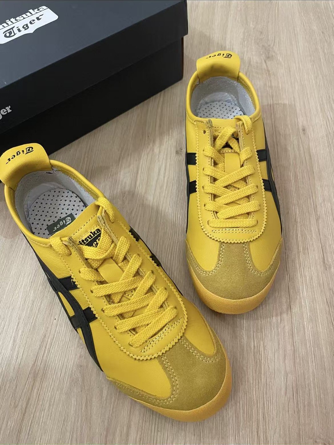 2026 Onitsuka Tiger Mexico 66 YELLOW BLACK Unisex Classic Sneaker 1183C102-751