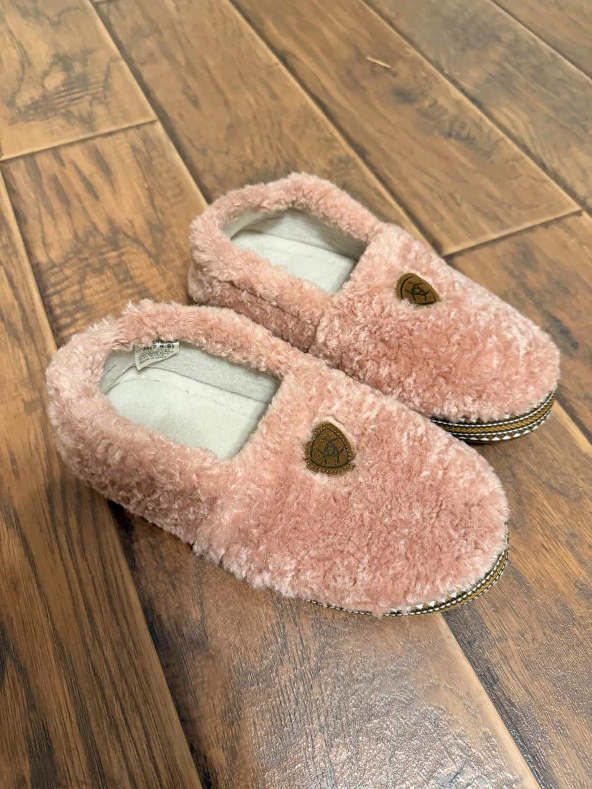 Ariat Pink Fuzzy Indoor Outdoor Slippers Sz 7.5-8