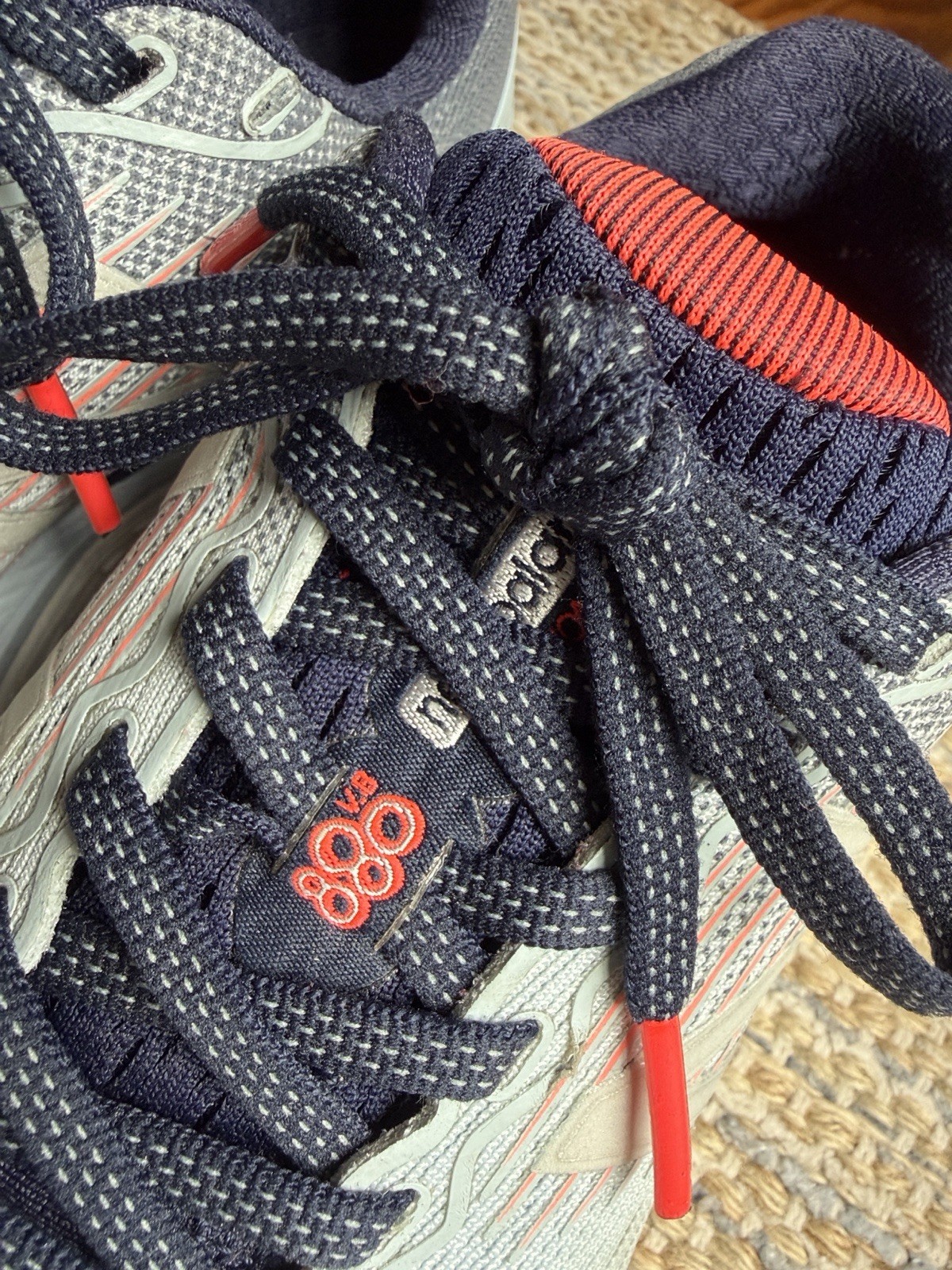 New Balance 880 Light Blue Running Shoes with Navy and Coral Details. Size:7.5