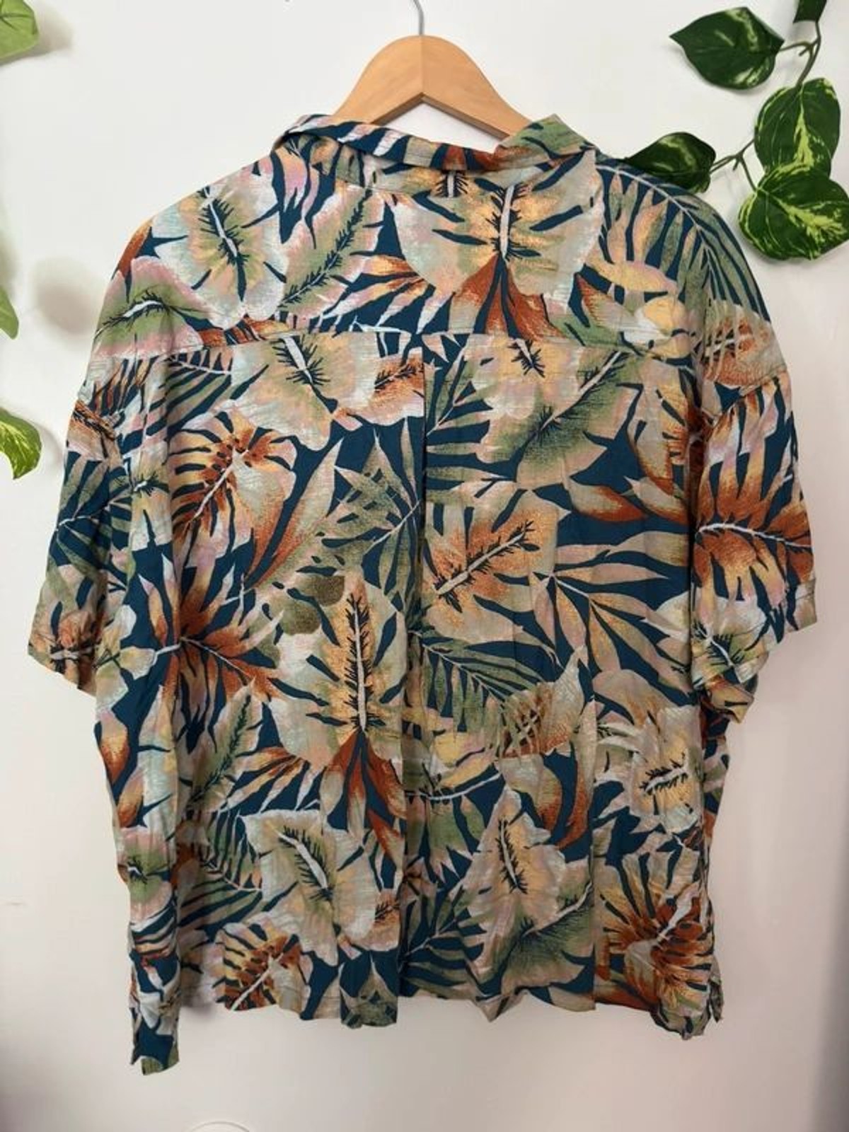 Naturals Women’s Tropical Button Up Shirt XL 100% Viscose Leaf Print Camp Blouse