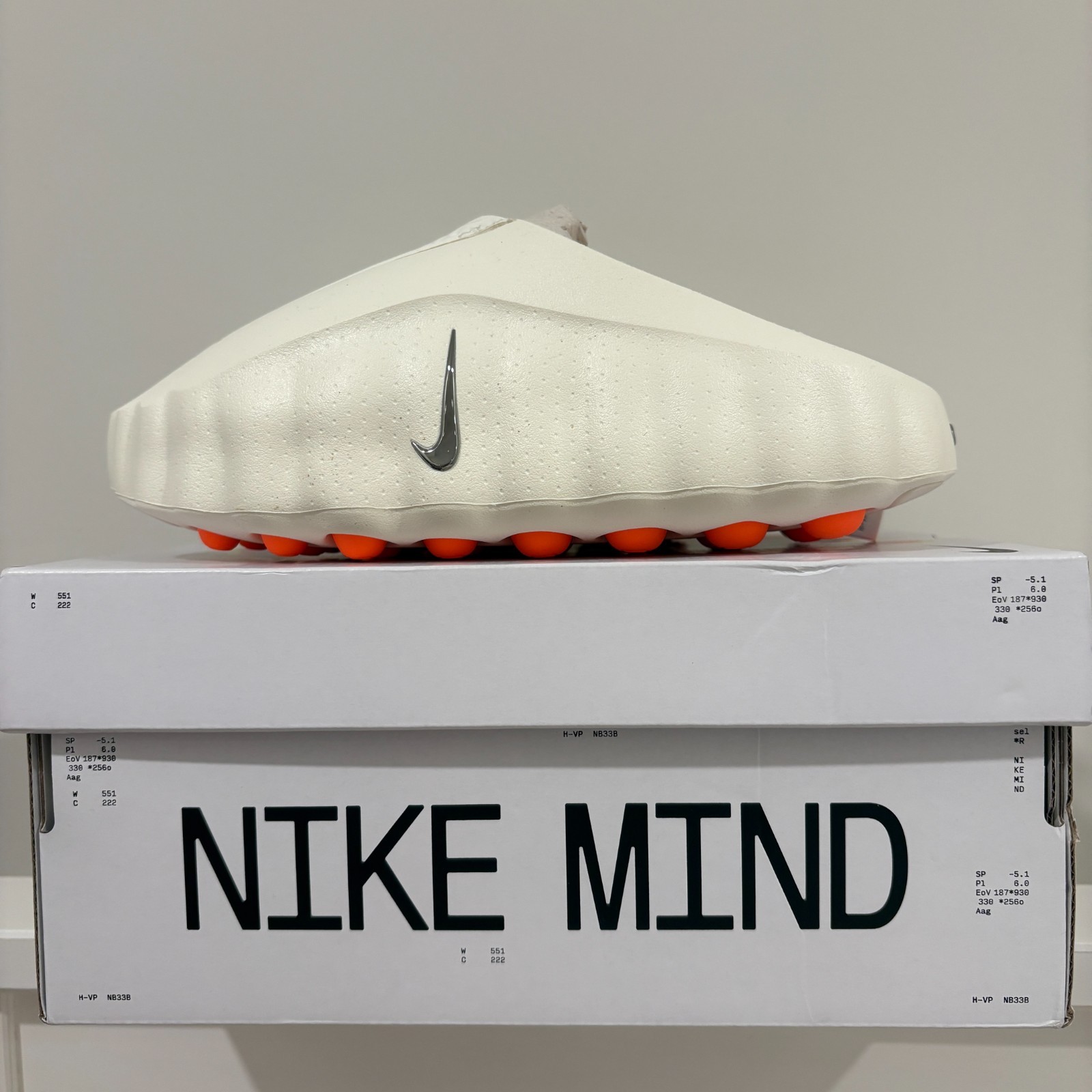 NWT Nike Mind 001 Sail Hyper Crimson Size 7 women / 5.5M HQ4309-100 Authentic