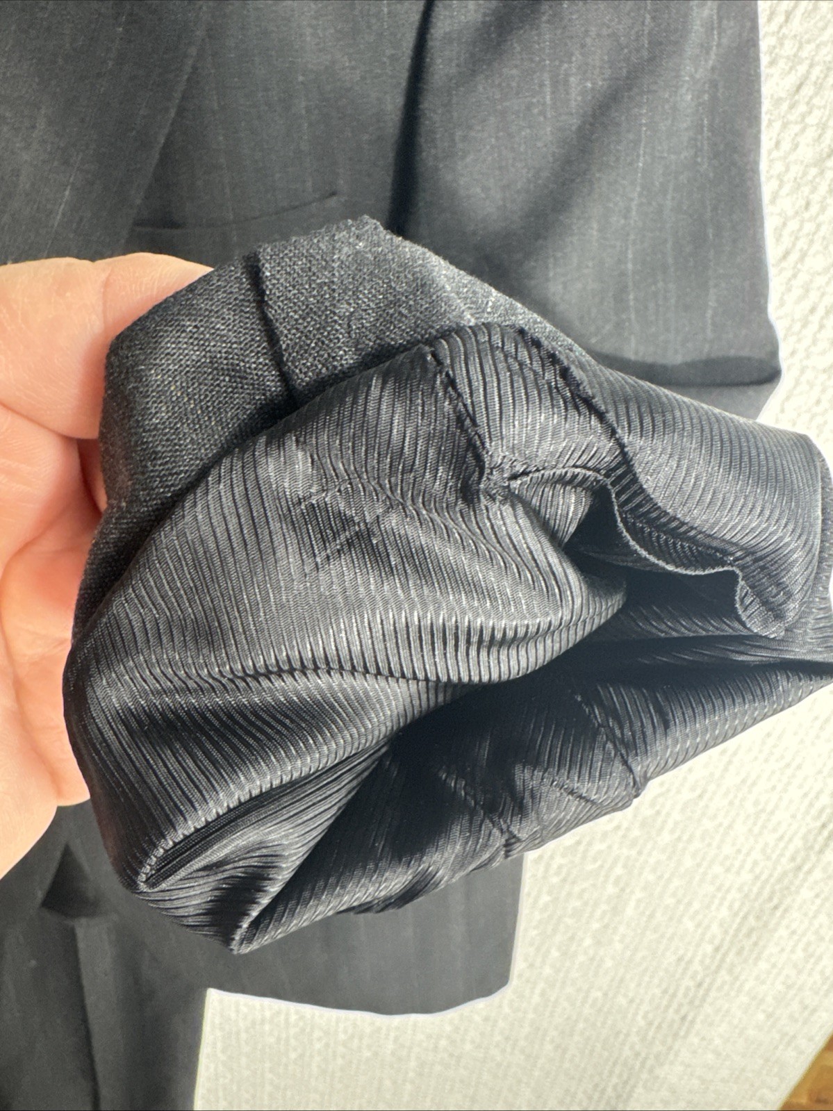 Vintage Hart Schaffner Marx 44R Relaxed Charcoal Pinstripe 2-Piece Suit 39×27