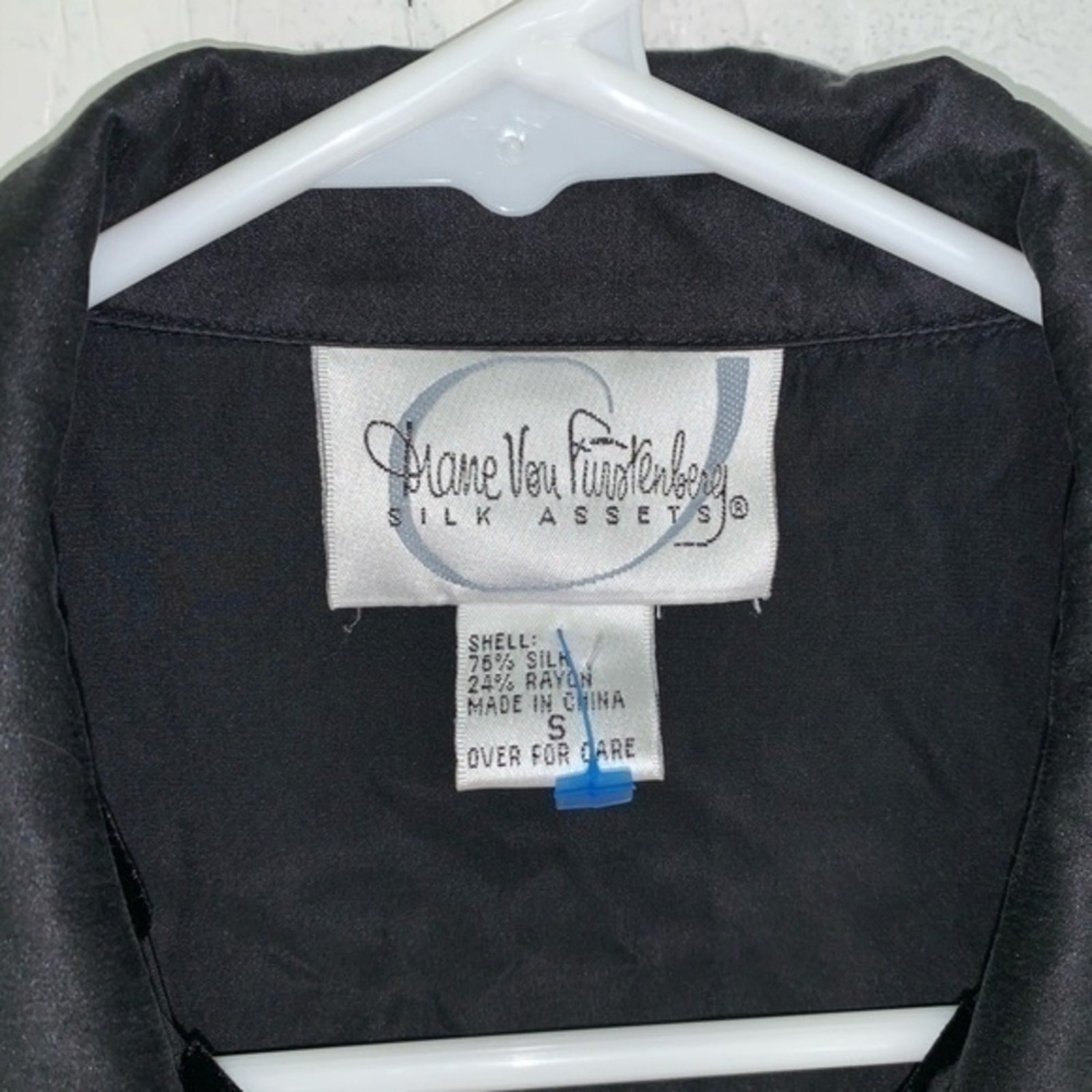 Diane Von Furstenburg Vintage Silk Assets Blouse Size Small .