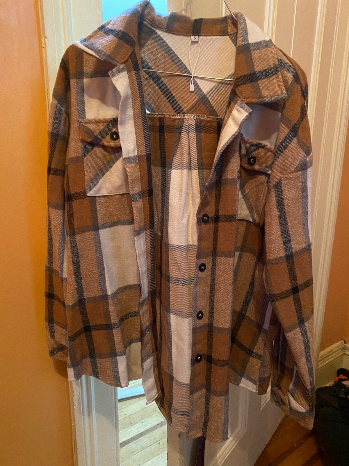 plaided shirt beige and black