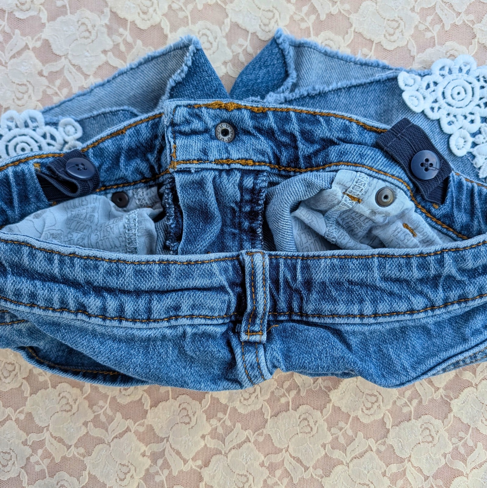 VGUC Cat & Jack denim shorts with lace design size youth medium 7/8