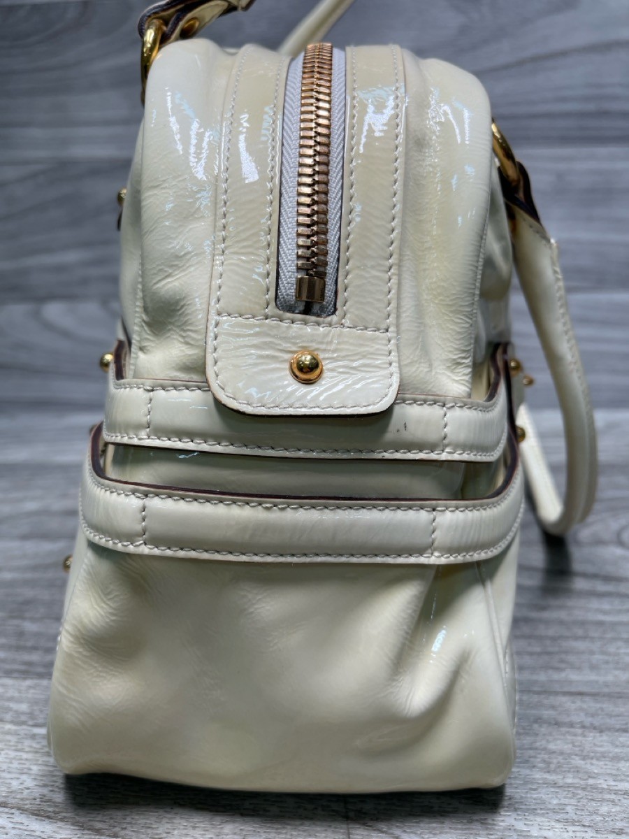 Gucci White Patent Leather Horsebit Shoulder Bag – Authentic (I-12543)