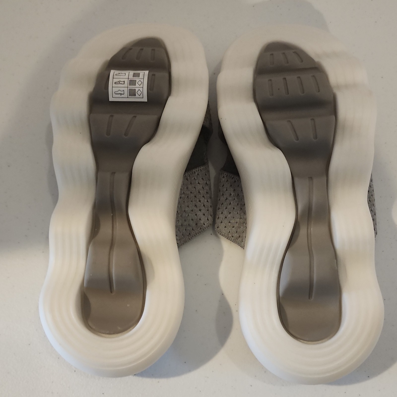 SKECHERS Massage Fit Arch Comfort Slide Sandals Gray/White Men’s 7W Synthetic