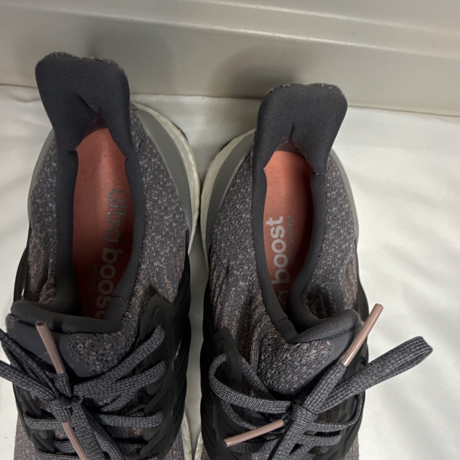 adidas UltraBoost Men’s Gray/Pink Low Top Lace-Up Sneakers Casual Athletic