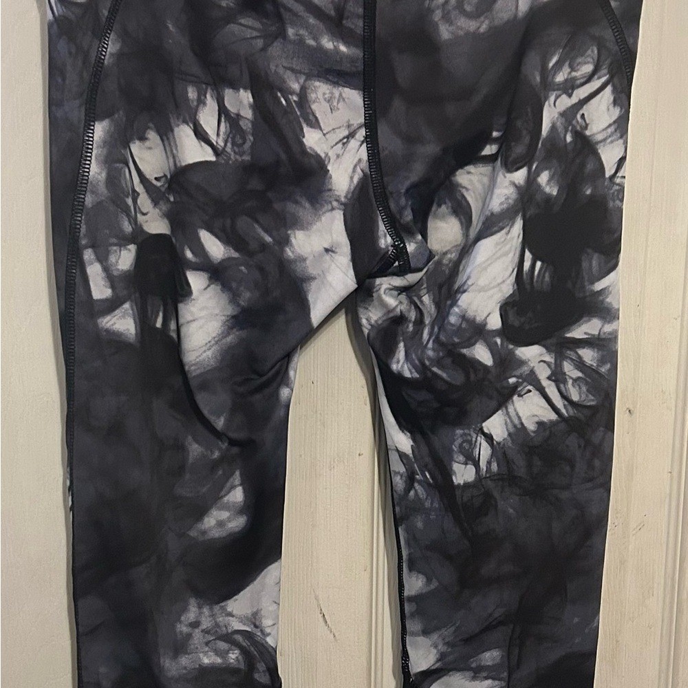 Apana Monochrome Abstract Leggings