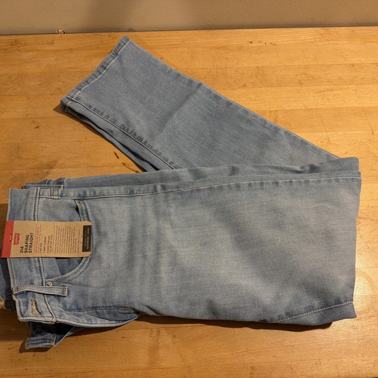 Levi’s Women’s 314 Mid-Rise Shaping Stretch Straight Jeans, Size 6 / 28 NWT