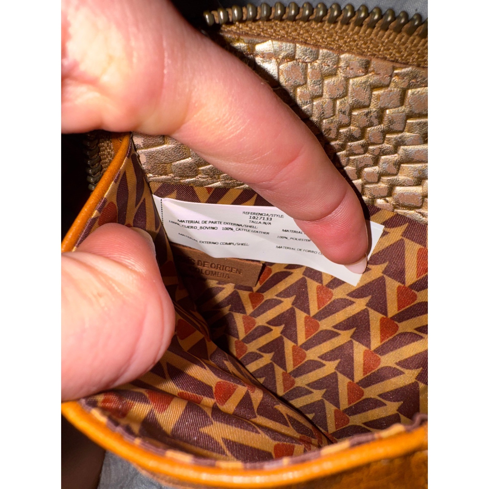 Velez Artisan Leather Columbian Women’s Wallet / Billetera Gold Zip