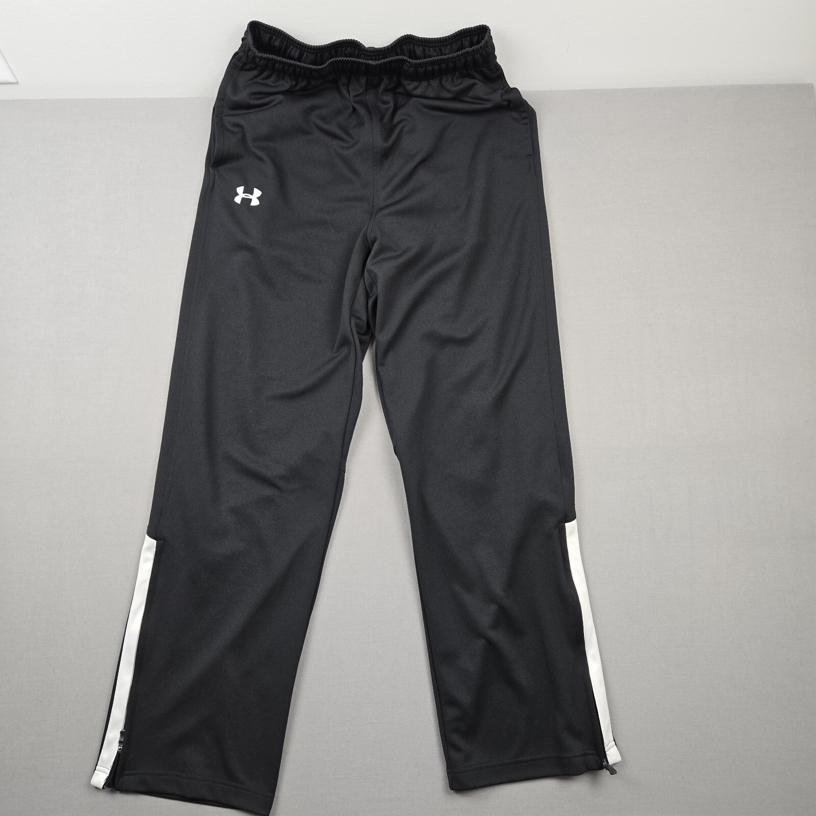 Under Armour Pants Medium 27-29×31 Loose All Season Gear Pockets Ankle Zip Black